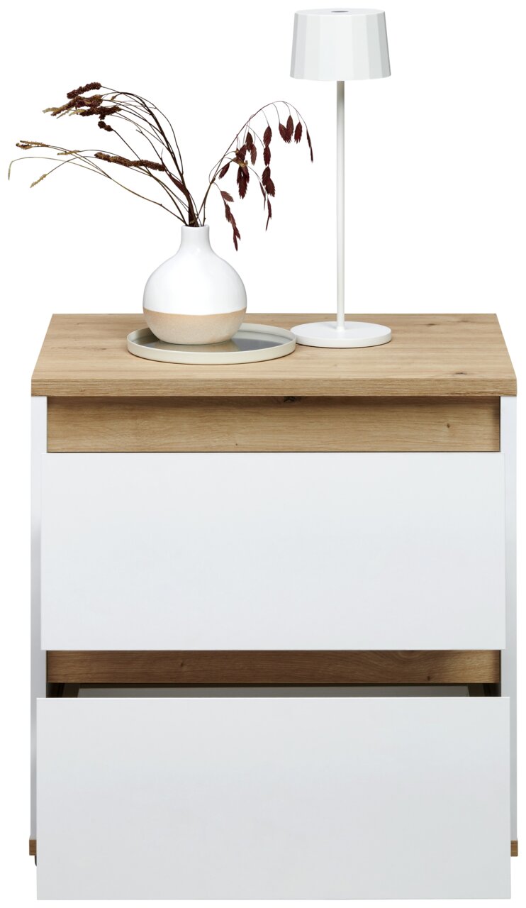 Nachtkommode mit zwei Schubladen in Weiß und Holzoptik, dekoriert mit einer weißen Vase und einer modernen Tischlampe, Frontalansicht