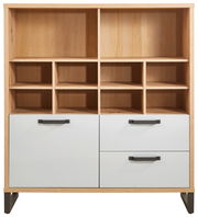 Frontansicht eines Multifunktionsregals mit offenen Fächern und Schubladen in Holzoptik und weißen Fronten.