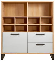 Frontansicht eines Multifunktionsregals mit offenen Fächern und Schubladen in Holzoptik und weißen Fronten.