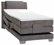 Graues Boxspringbett mit verstellbarer Matratze und Fernbedienung, seitliche Perspektive