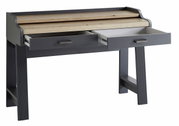 Moderne secretaire met twee open laden, grijze romp en lichtgekleurd houten oppervlak, zijaanzicht.