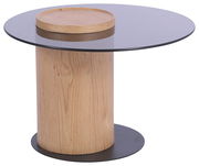 Moderner Beistelltisch mit runder Glasplatte und zylindrischem Holzfuß, seitliche Perspektive