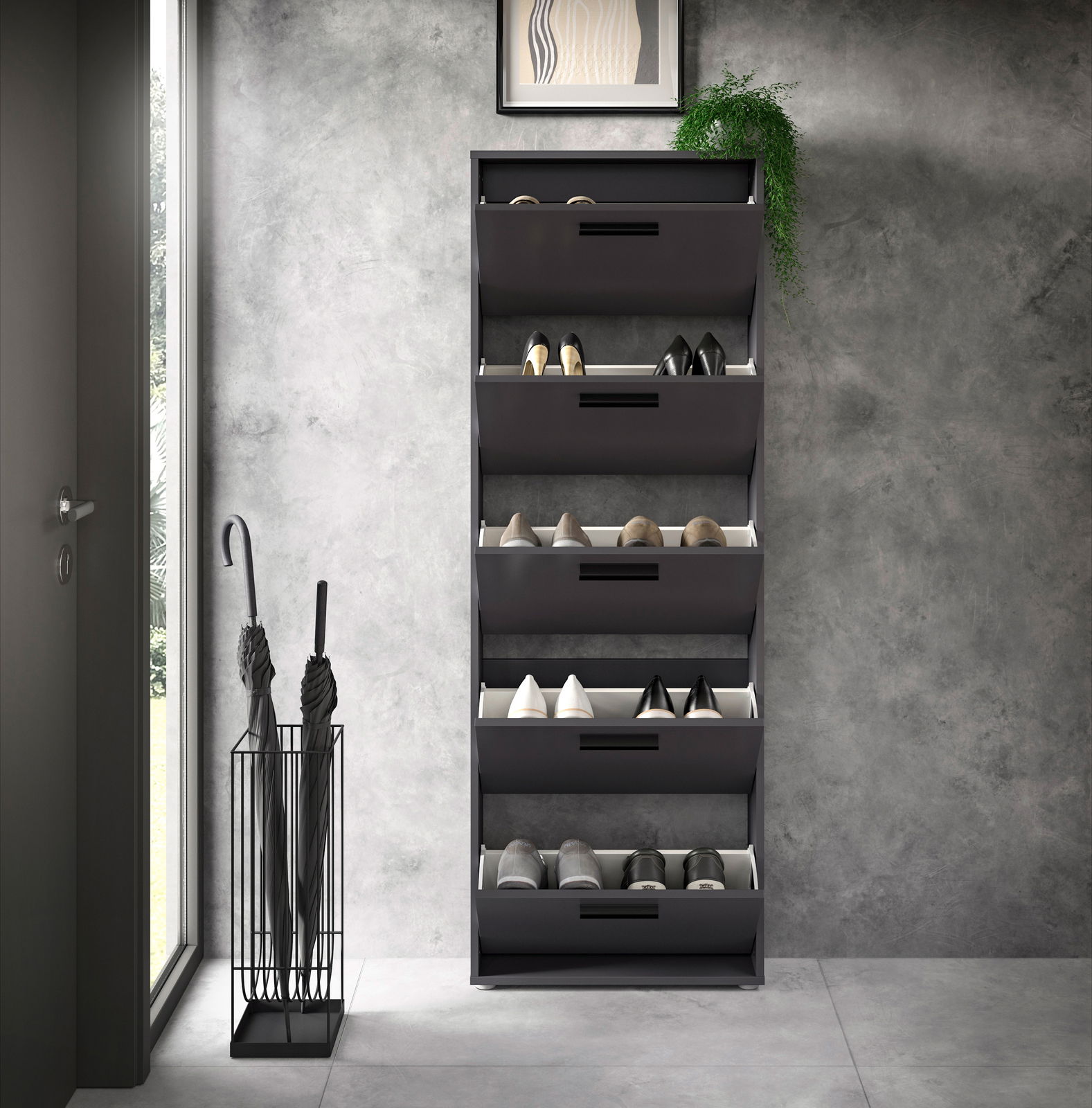 Schuhkipper mit fünf Fächern in einem modernen Raum, frontal betrachtet, mit Schuhen und Dekoration.