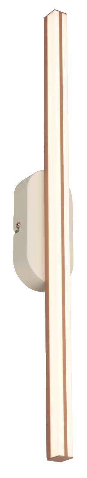 Moderne LED-Wandleuchte mit langem, vertikalem Lichtstab in Kupferoptik und weißer Wandhalterung, warmweiß leuchtend, Frontansicht leicht seitlich auf weißem Hintergrund