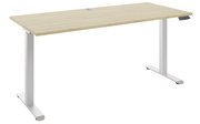 Moderner höhenverstellbarer E-Schreibtisch mit heller Holzoberfläche und weißem Metallgestell, seitliche Perspektive