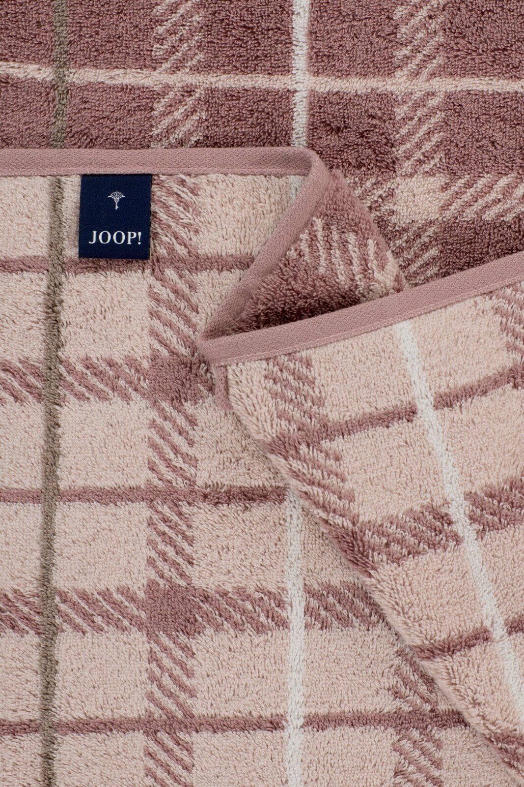 Nahaufnahme eines JOOP! Frottee-Handtuchs in Rosé und Beige mit kariertem Muster, Blattmotiv und eingefasster Kante, Draufsicht