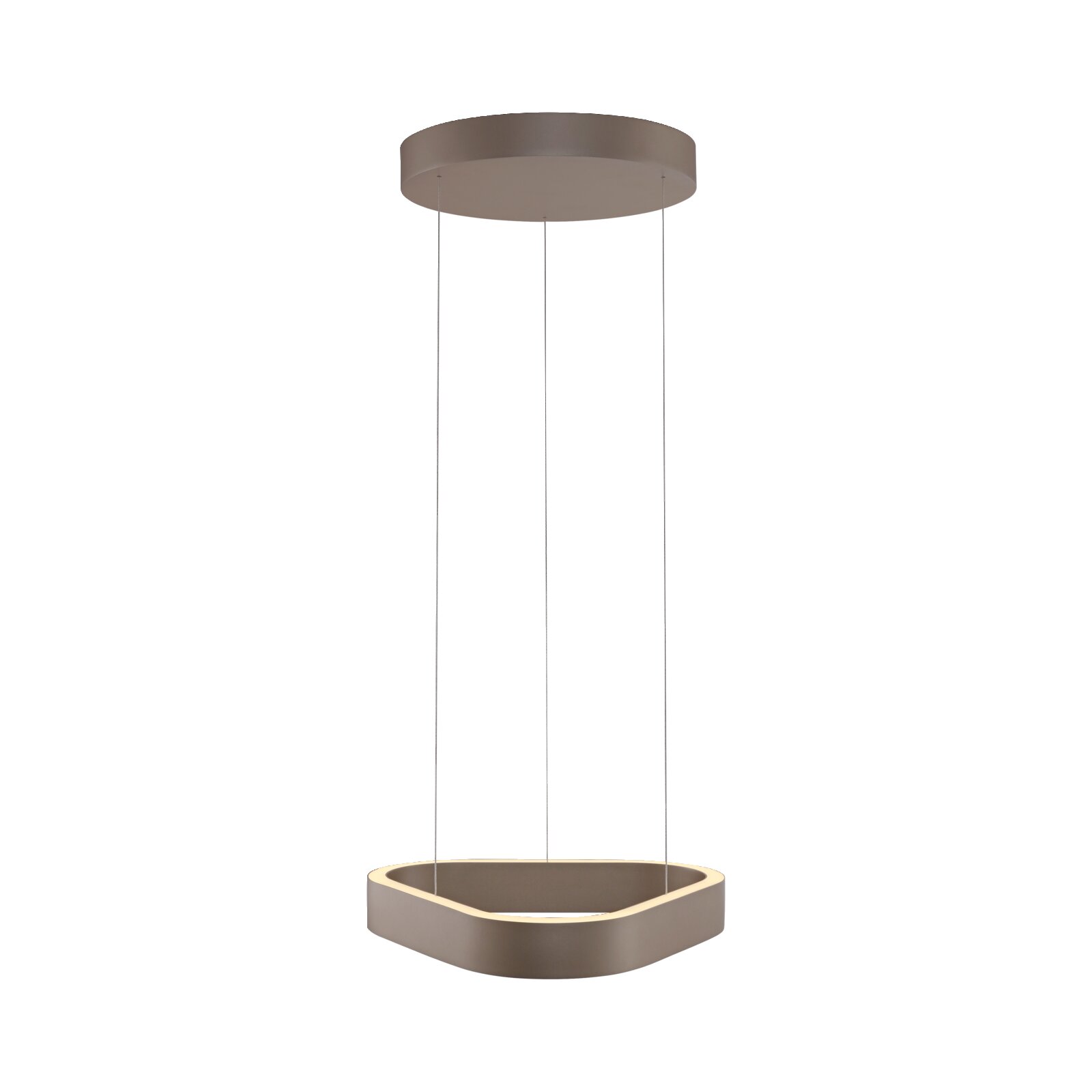 Moderne LED-Pendelleuchte mit dreieckigem, abgerundetem Leuchtring in Champagner-/Beigeton, an drei dünnen Seilabhängungen mit runder Deckenrosette, freigestellt auf weißem Hintergrund, Perspektive: frontale Ansicht leicht von oben