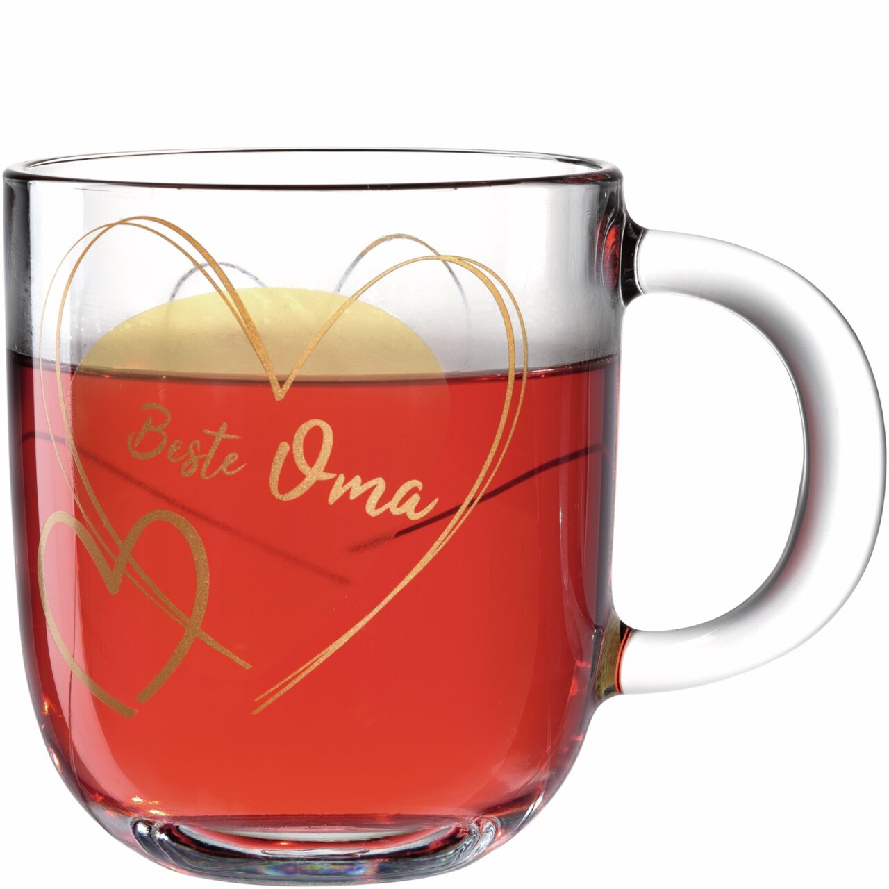 Glas-Tasse mit rotem Getränk und goldener Aufschrift 'Beste Oma', seitliche Perspektive