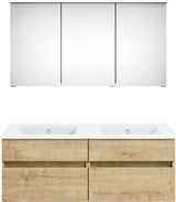 Frontale Ansicht einer modernen Badkombination mit Doppelwaschbecken und Holzoptik-Unterschrank sowie einem dreiteiligen Spiegelschrank.