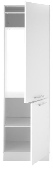 Weißer Kühlschrankumbauschrank mit zwei offenen Türen, frontal betrachtet.