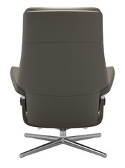 Achterkant van een moderne Stressless-eenpersoonsfauteuil PAUL met draaibare metalen voet en elegante bekleding.