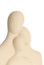 Skulptur aus drei abstrakten, kopflosen Figuren in cremefarbener Oberfläche, seitliche Perspektive