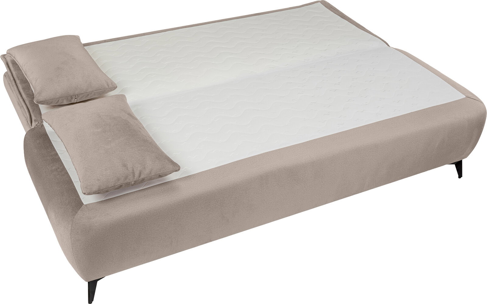 Beiges Polsterbett mit weißer Matratze und zwei beigen Kissen, freigestellt auf weißem Hintergrund, in schräger Draufsicht (3/4-Perspektive) von vorne links.