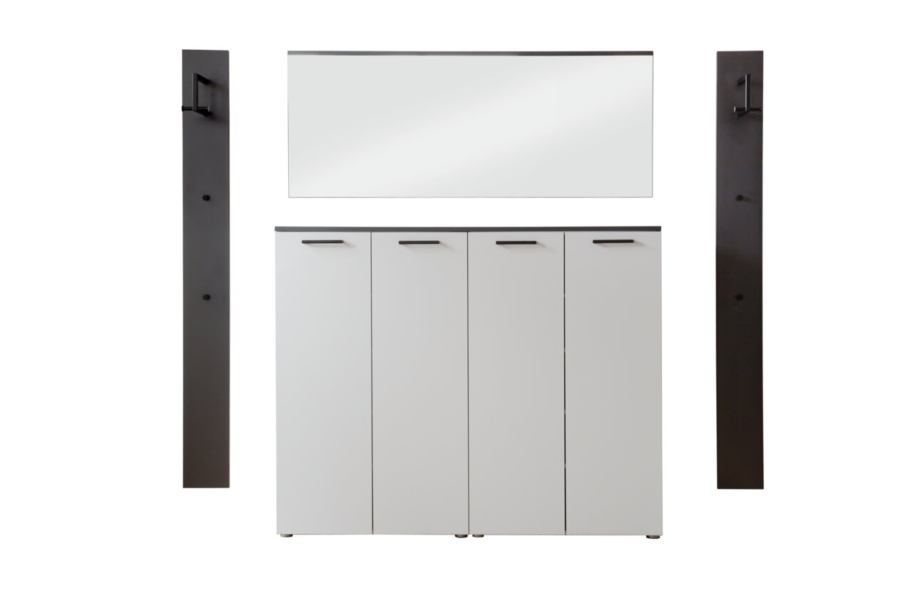 Moderano Vorschlagskombi Garderobe ALMADA Vorschlagskombi Garderobe mit vier weißen Schranktüren, einem großen rechteckigen Spiegel und zwei schwarzen Wandpaneelen mit Haken, frontal betrachtet.