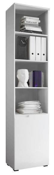 Hohes weißes Regal mit mehreren Fächern, gefüllt mit Büchern, Ordnern und Dekorationen, aus frontaler Perspektive.