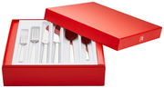 Ein 72-teiliges poliertes Besteckset in einer offenen roten Box, von oben betrachtet.