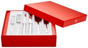 Ein 72-teiliges poliertes Besteckset in einer offenen roten Box, von oben betrachtet.