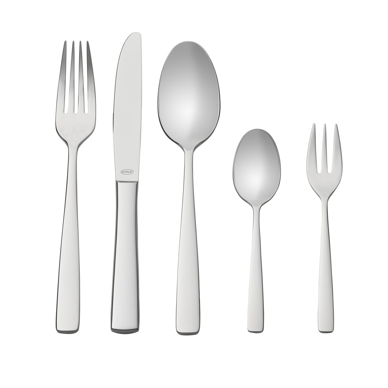 Elegante bestekset bestaande uit een vork, mes, eetlepel, theelepel en taartvork, gezien van voren.