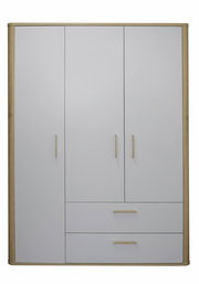 Moderner Kleiderschrank mit drei Türen und zwei Schubladen, in Frontalansicht. Der Schrank hat eine helle Holzoptik mit grauen Fronten.