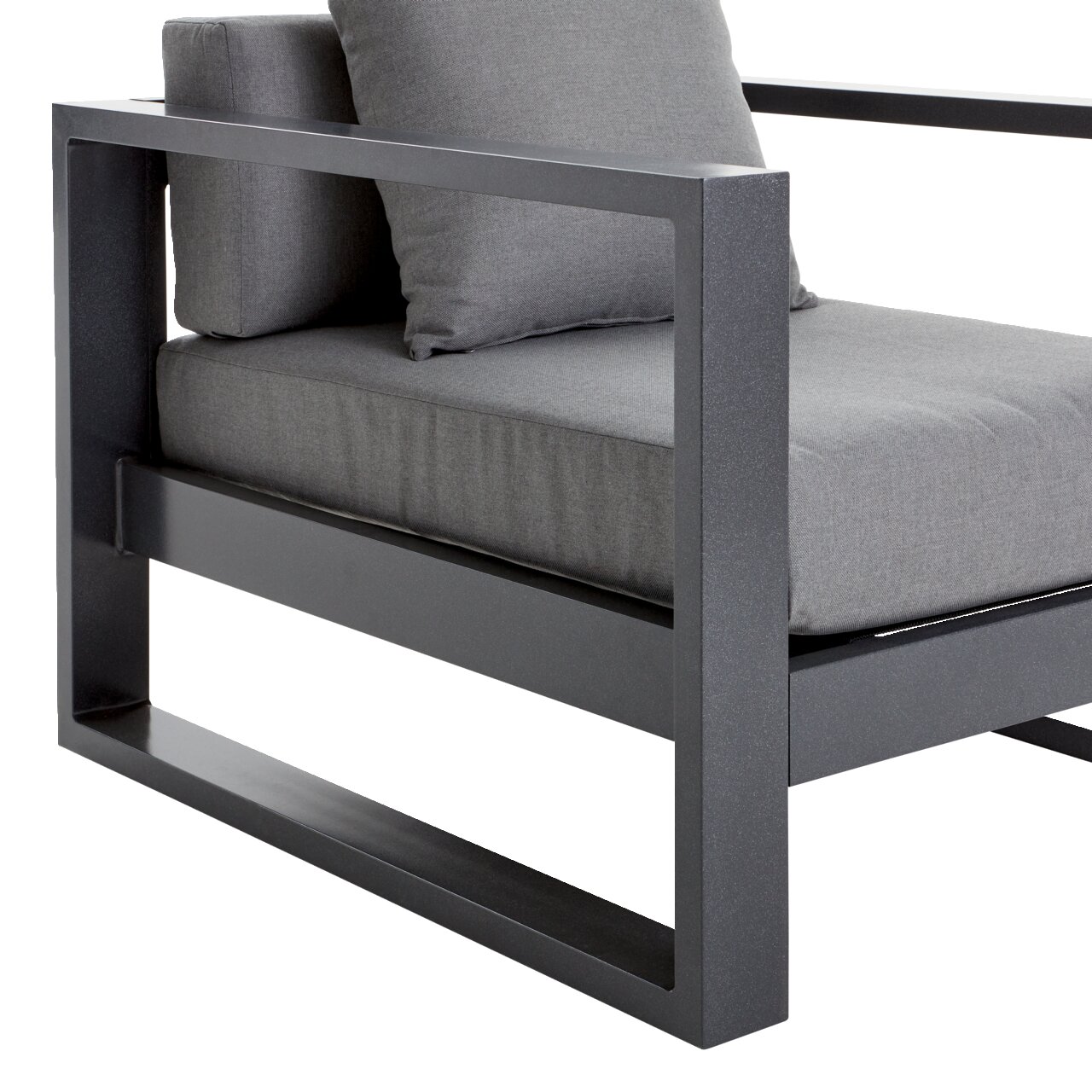 Moderne loungestoel met grijs metalen frame en grijze kussens, zijaanzicht