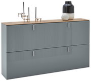 Moderner Hängeschuhschrank in Grau mit Holzoberfläche, dekoriert mit einer Vase und Skulpturen, Frontalansicht