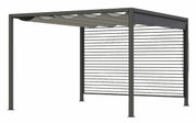 Moderner Sichtschutz aus Aluminium mit Lamellen und integriertem Sonnensegel, seitliche Perspektive