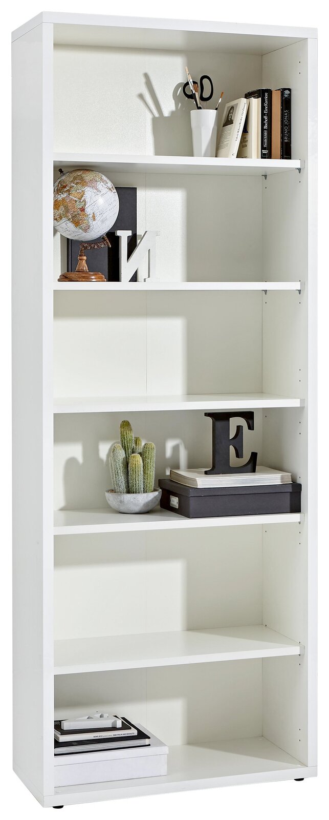 Weißes Regal mit mehreren Fächern, dekoriert mit Büchern, einer Weltkugel, einem Kaktus und anderen Accessoires, frontal betrachtet.