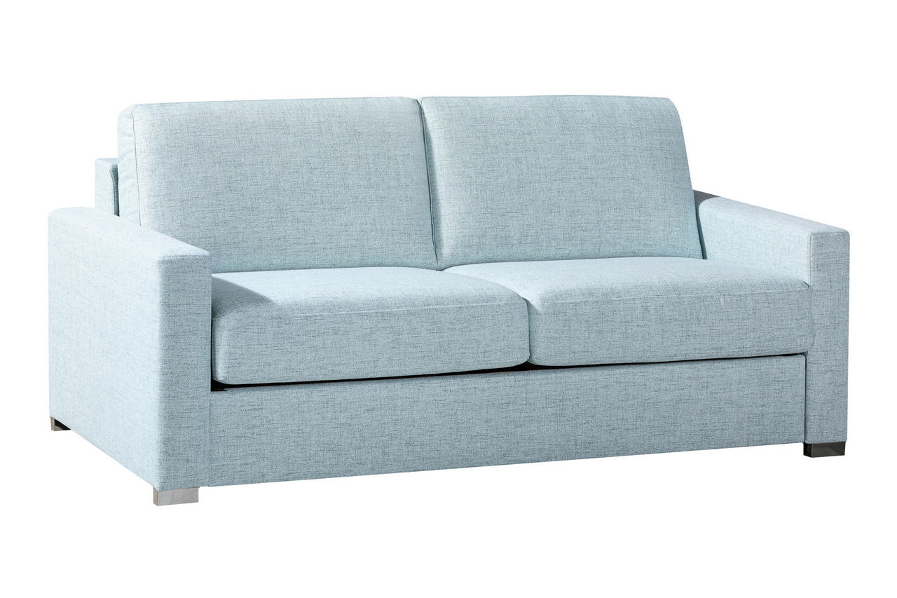 Hellblaues Verwandlungssofa in Frontalansicht mit zwei Sitzkissen und Armlehnen.