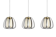 Drei moderne LED-Hängeleuchten mit schwarzem und goldenem Gitterdesign, frontal betrachtet.