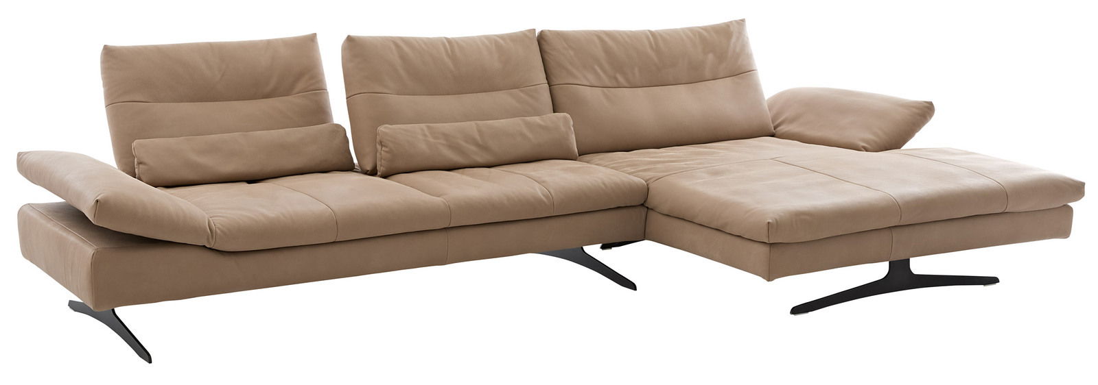 Beige Longchairkombination mit verstellbaren Armlehnen und schwarzen Metallfüßen, seitliche Perspektive