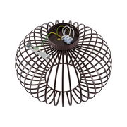 Moderne Deckenleuchte aus braunem Metall mit offenem, kugelförmigem Design, von oben betrachtet.