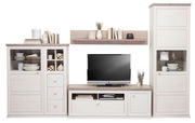 Wohnwand in heller Holzoptik mit mehreren Schränken, Regalen und einem TV-Schrank, frontal betrachtet.