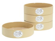 Beige, matte Keramikschalen im Set, eine Schale vorne und drei gestapelt dahinter, Produktansicht leicht von oben und frontal vor weißem Hintergrund
