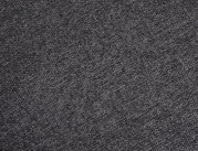 Nahaufnahme eines grauen Stoffes mit feiner Textur, perspektivisch von oben betrachtet.