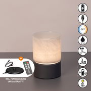 Akku-Windlicht und Tischleuchte in seitlicher Perspektive, inklusive Fernbedienung und Ladeplatte, mit IP54 Schutz und einstellbarer Farbtemperatur.