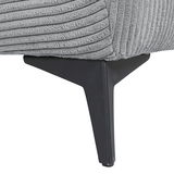 Nahaufnahme eines grauen, gerippten Stoffsofas mit schwarzem Metallfuß, Perspektive von unten.