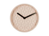 Wanduhr mit Wabenmuster in Rosa, schwarze Zeiger, Frontalansicht