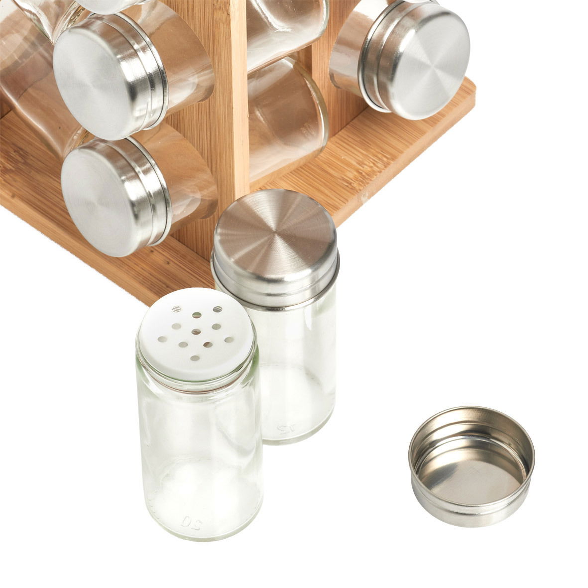 Gewürzrondell mit 16 Gläsern aus Holz und Metall, aus der Vogelperspektive fotografiert.