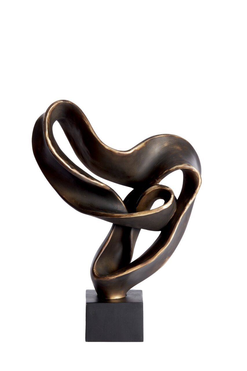 Abstracte bronzen sculptuur met gebogen vormen op een vierkante sokkel, gezien van voren.