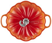 Kürbisförmiger Bräter in leuchtendem Ofenrot, Draufsicht