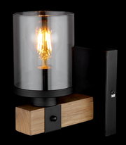 Moderne Wandleuchte mit Holz- und Metallelementen, seitliche Perspektive