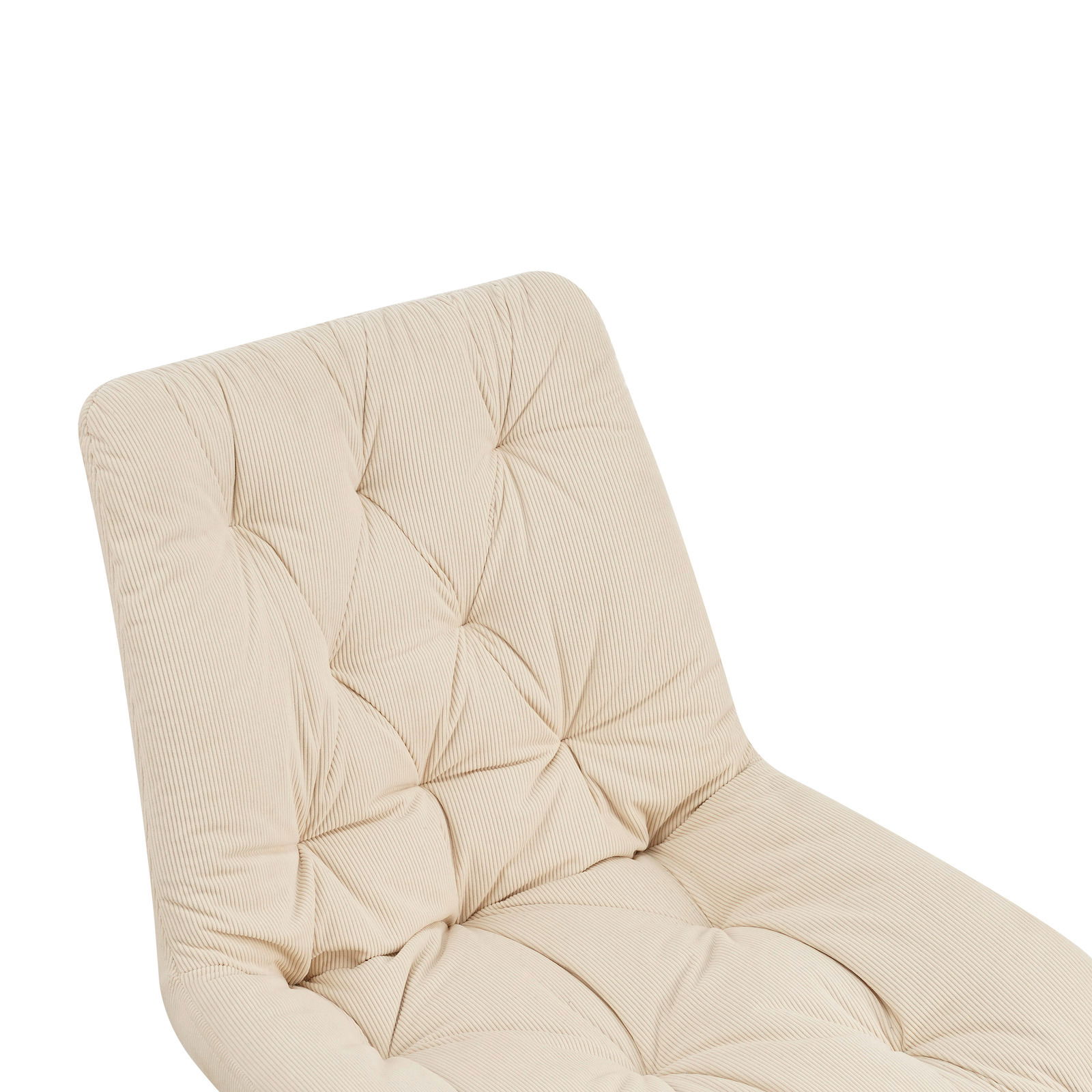 Nahaufnahme eines beigen, gepolsterten Stuhls mit gestepptem Design, Ansicht von schräg oben.