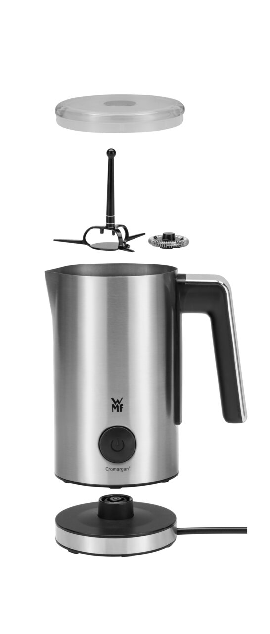 Explosionsansicht eines Milchaufschäumers aus Edelstahl mit abnehmbarem Deckel, Rühr- und Quirlaufsatz sowie Basisstation. Perspektive von der Seite.