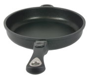 Bratpfanne mit 24 cm Durchmesser, seitliche Perspektive