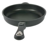 Bratpfanne mit 24 cm Durchmesser, seitliche Perspektive