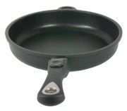 Bratpfanne mit 24 cm Durchmesser, seitliche Perspektive