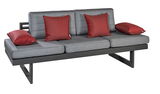 Graues Sofa mit roten Dekokissen, seitliche Perspektive