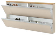 Schuhschrank mit zwei nach vorne geöffneten Klappen, beigem Korpus und Holzdeckplatte, mit Draht-Schuhkörben und sichtbaren Schuhen, in schräger Frontansicht von oben