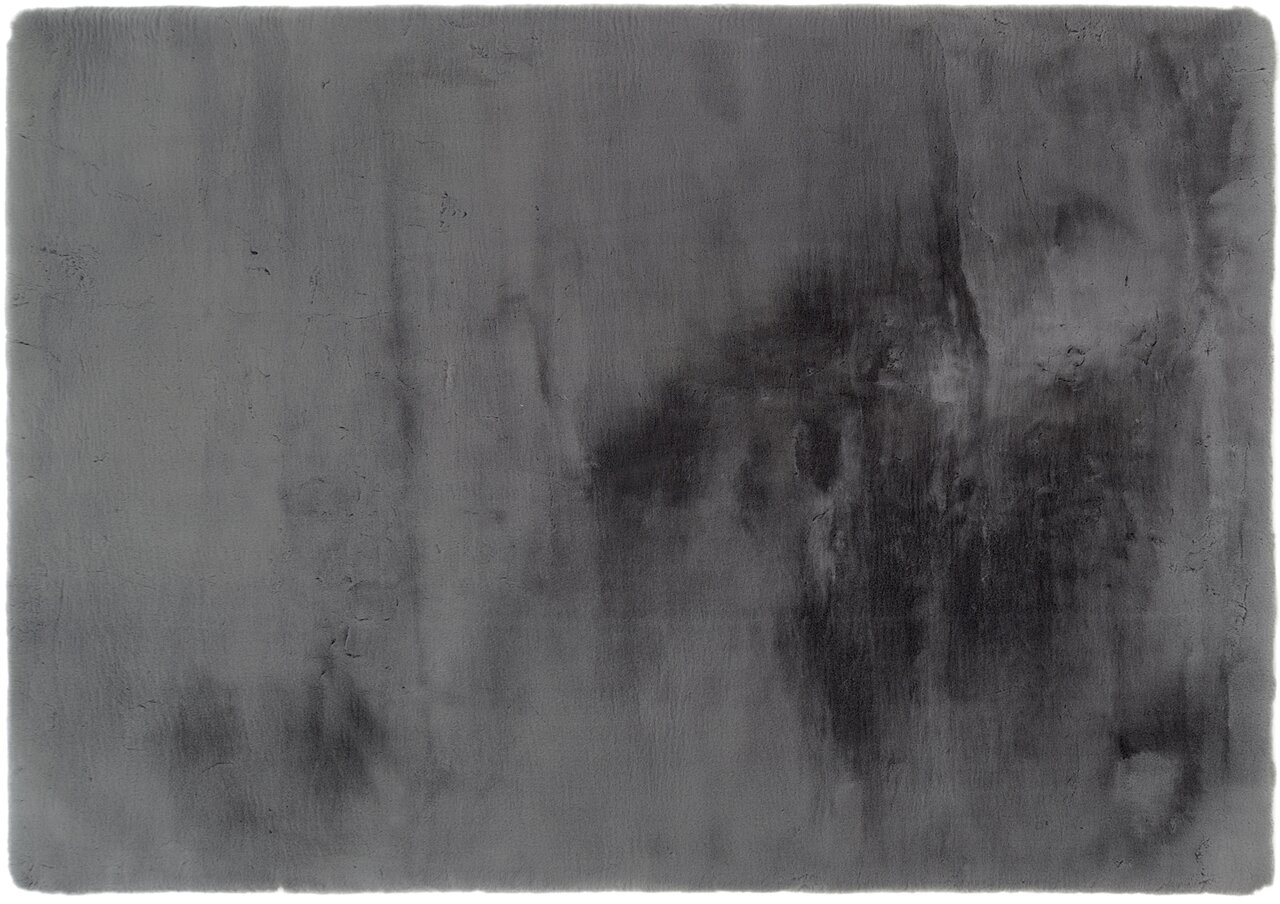 Grauer Fellteppich in Draufsicht mit weicher Textur und leichtem Farbverlauf.