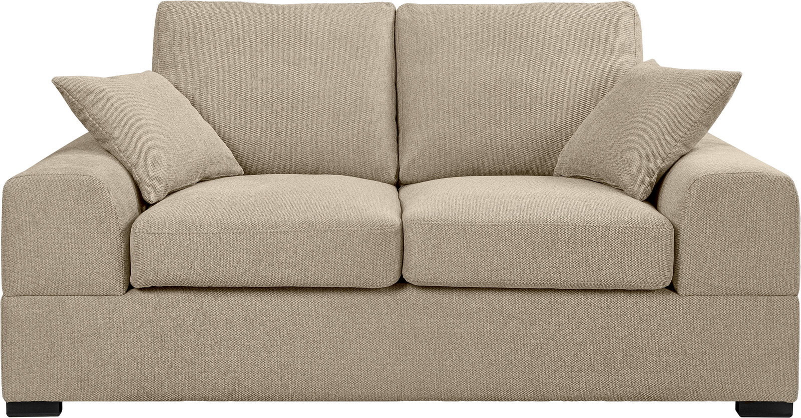 Beiges 2-Sitzer-Stoffsofa mit zwei Sitz- und zwei Rückenkissen sowie zwei losen Zierkissen, frontale Ansicht.